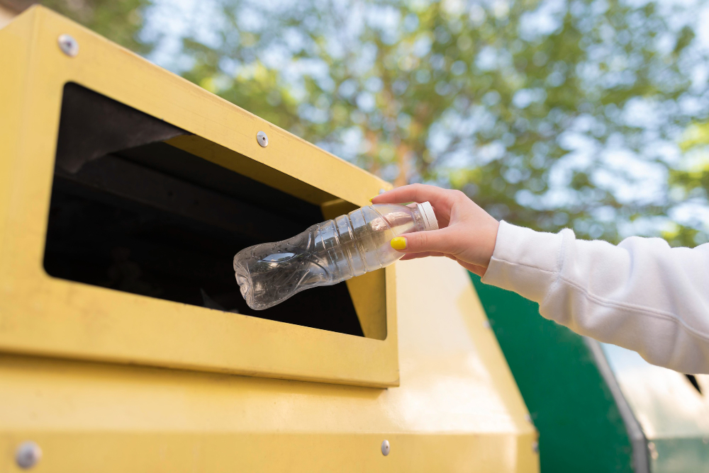 Un compacteur de déchets solaire !